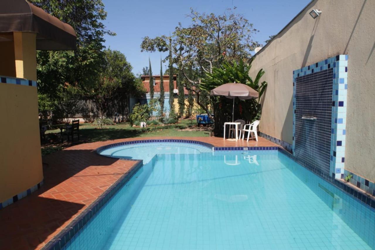 Hotel Pousada Chale Das Flores Сертанзинью Экстерьер фото