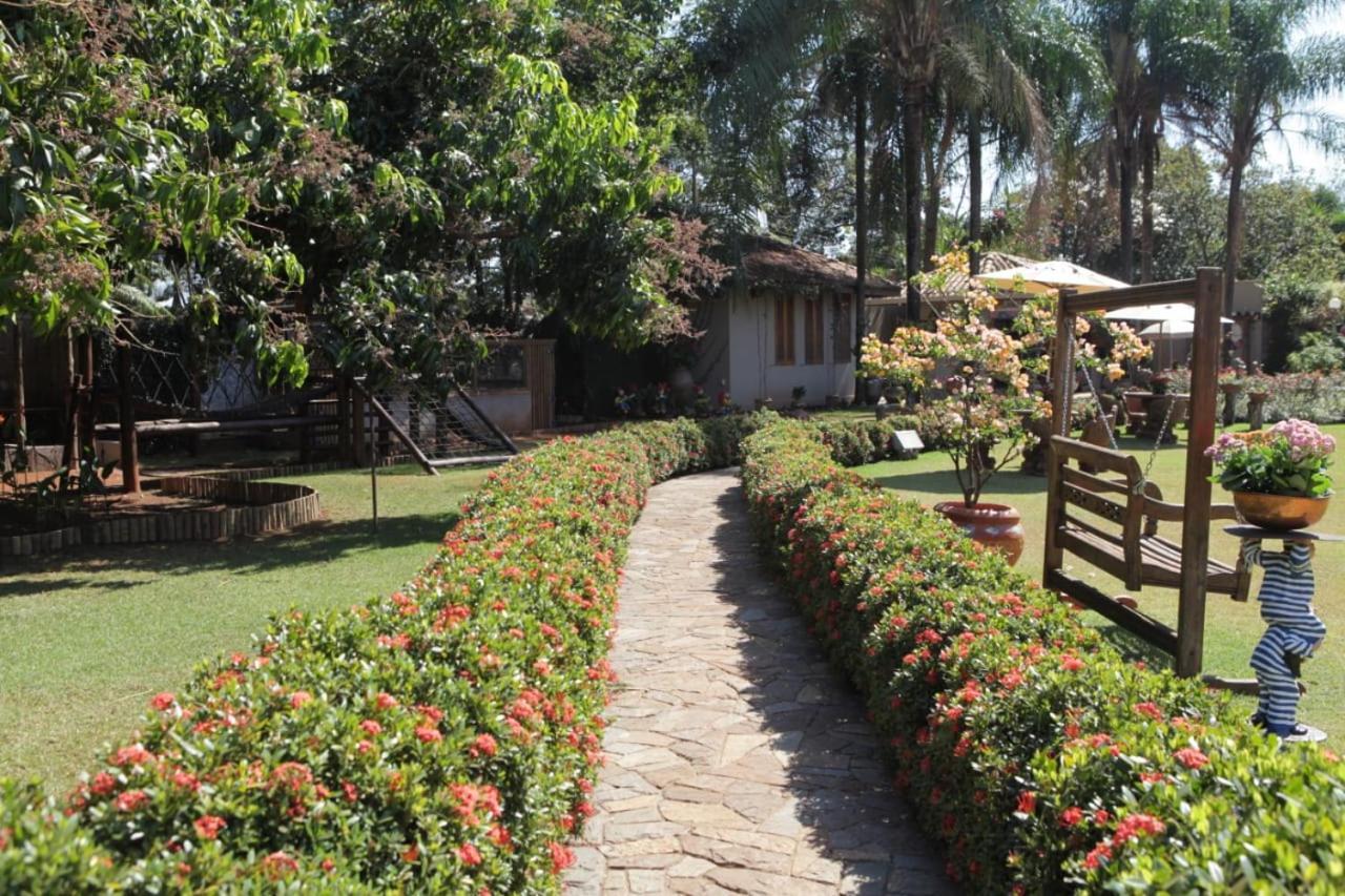 Hotel Pousada Chale Das Flores Сертанзинью Экстерьер фото