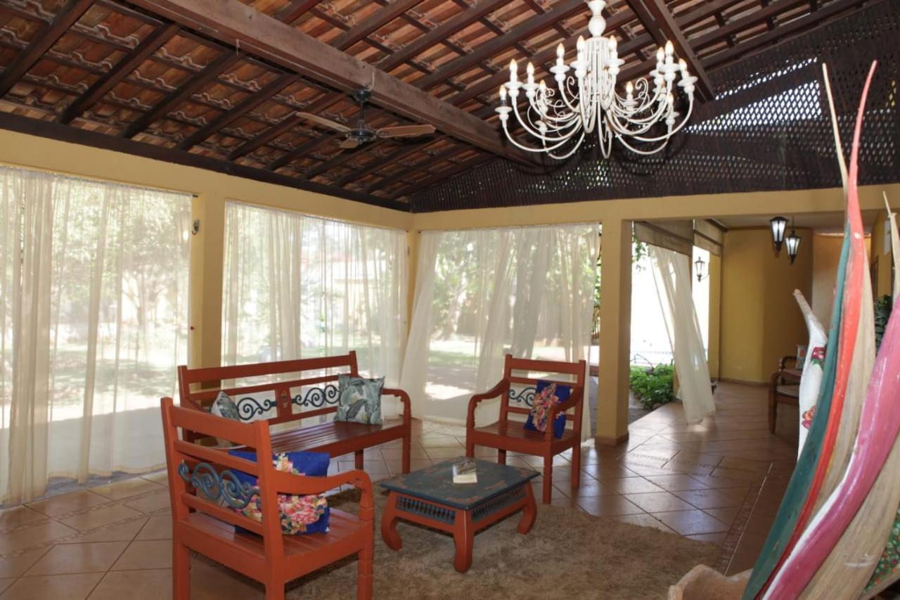 Hotel Pousada Chale Das Flores Сертанзинью Экстерьер фото